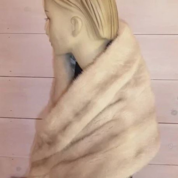 Christian Dior Original Vintage Blonde Mink Fur Wrap -  Holt Renfrew - Stunning - Picture 8 of 15